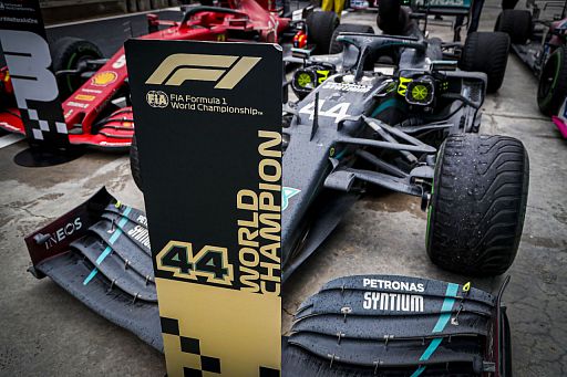 Axalta поздравляет команду Mercedes-AMG Petronas Formula One Axalta поздравляет команду Mercedes-AMG Petronas Formula One
