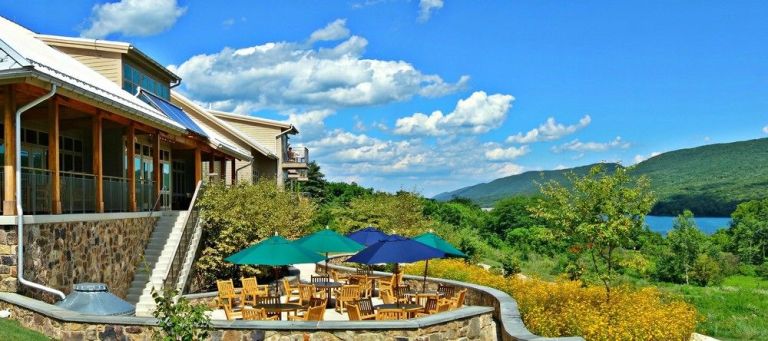 Требования к подрядчикам по отделке и покраске отеля в США